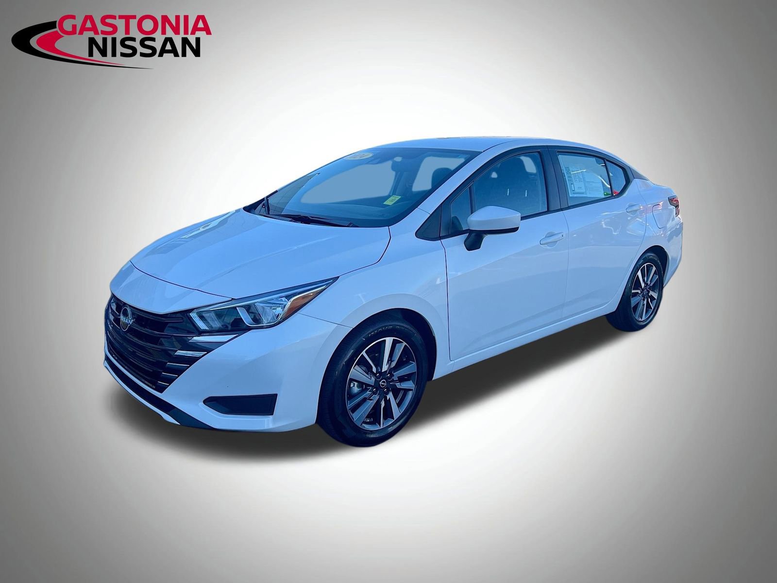 Used 2024 Nissan Versa SV image 3