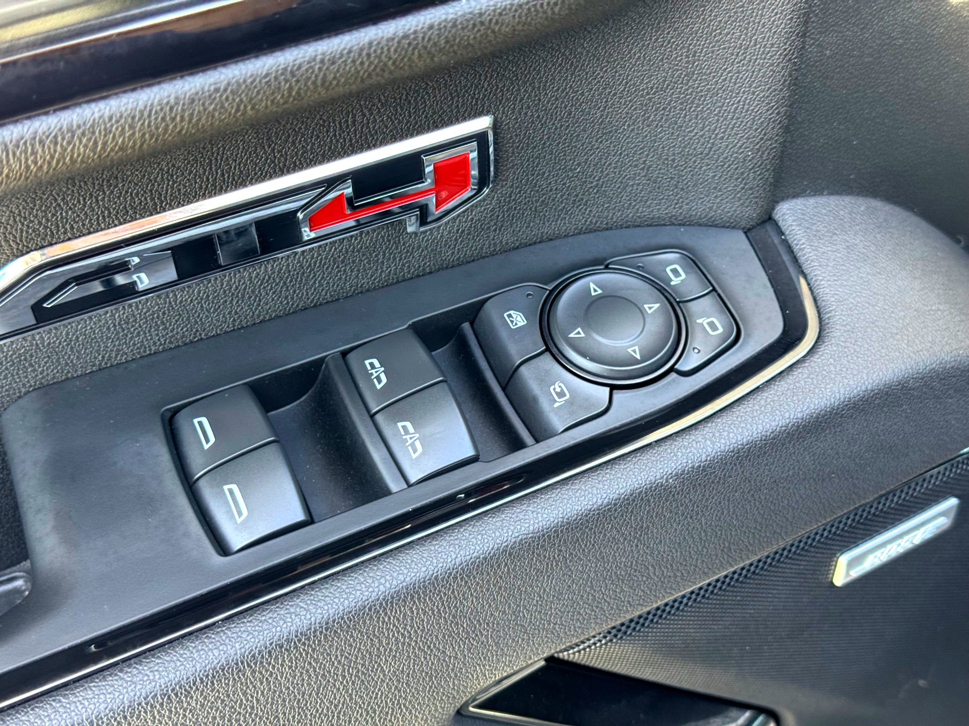 Used 2025 GMC Sierra 1500 AT4 w/ AT4 Premium Package image 18