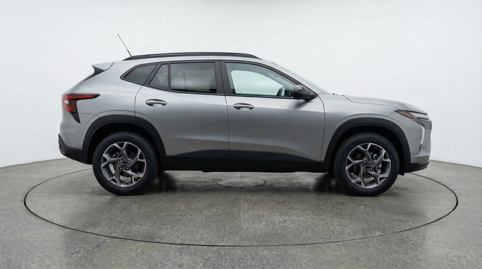 Used 2025 Chevrolet Trax LT FWD image 11