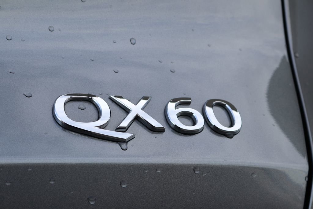 Certified 2025 INFINITI QX60 Luxe image 32