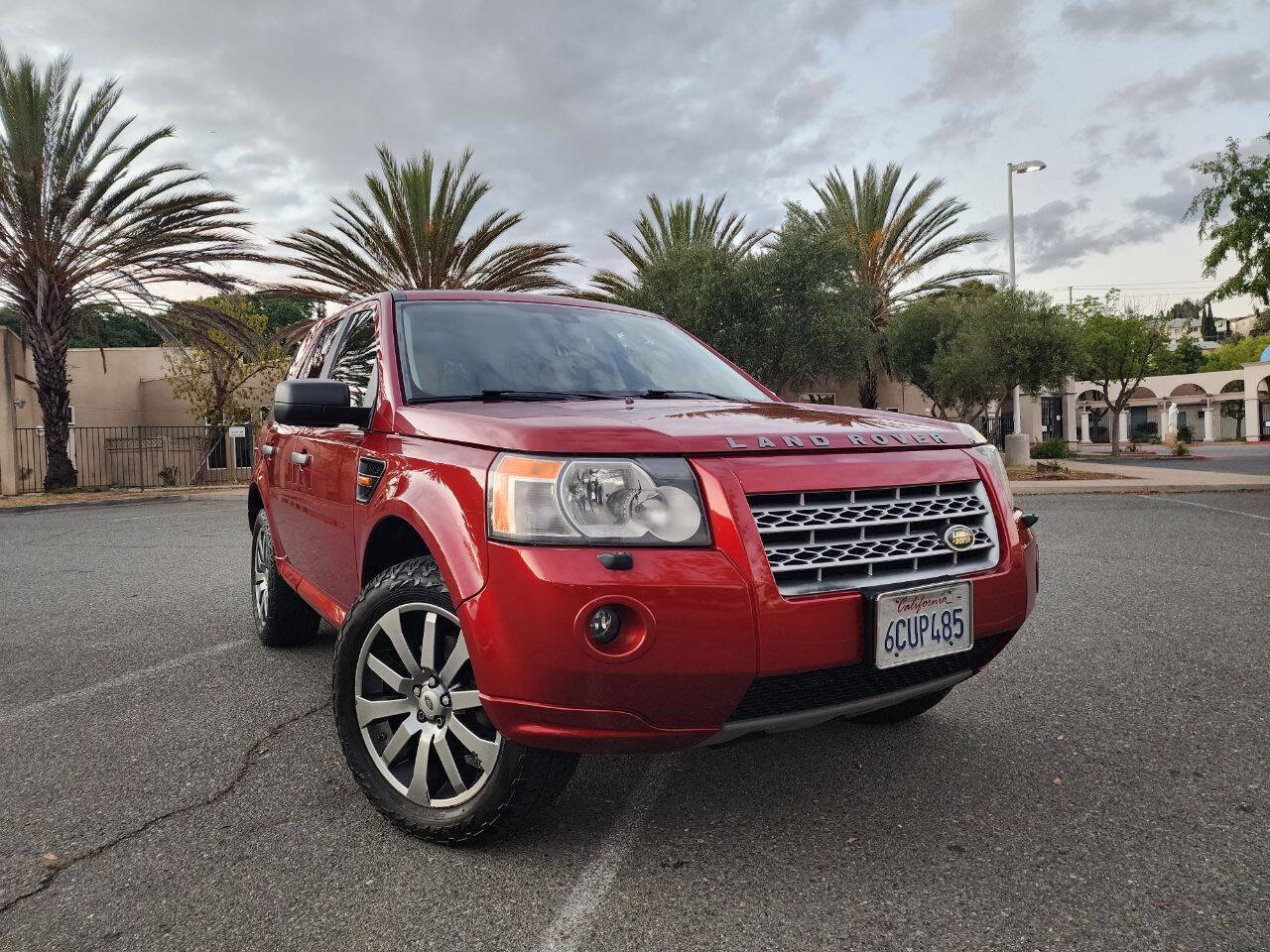 Used 2008 Land Rover LR2 HSE image 2