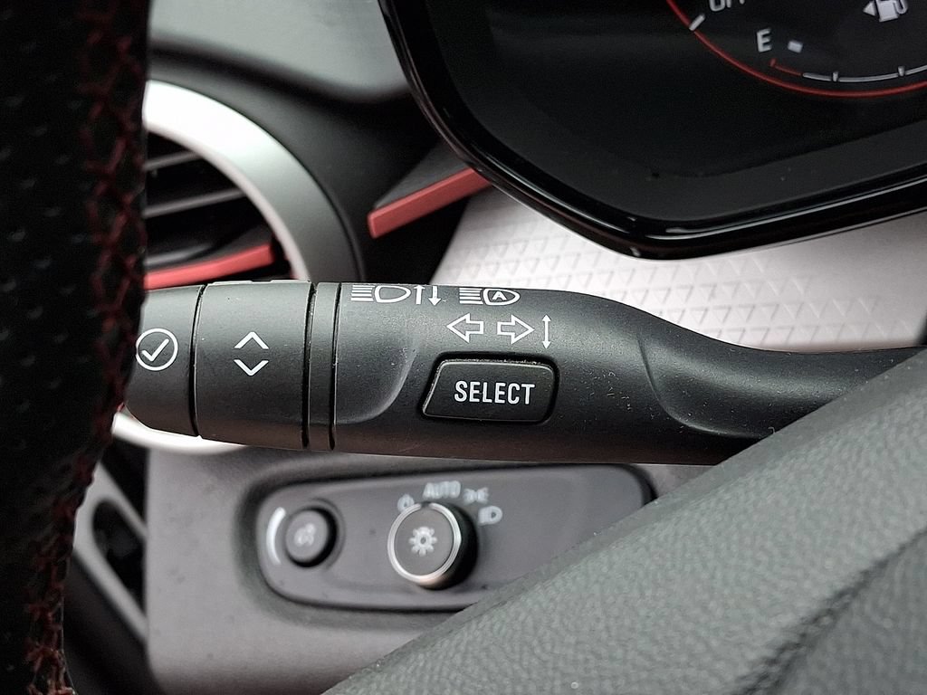 Certified 2024 Chevrolet Trax RS FWD image 22