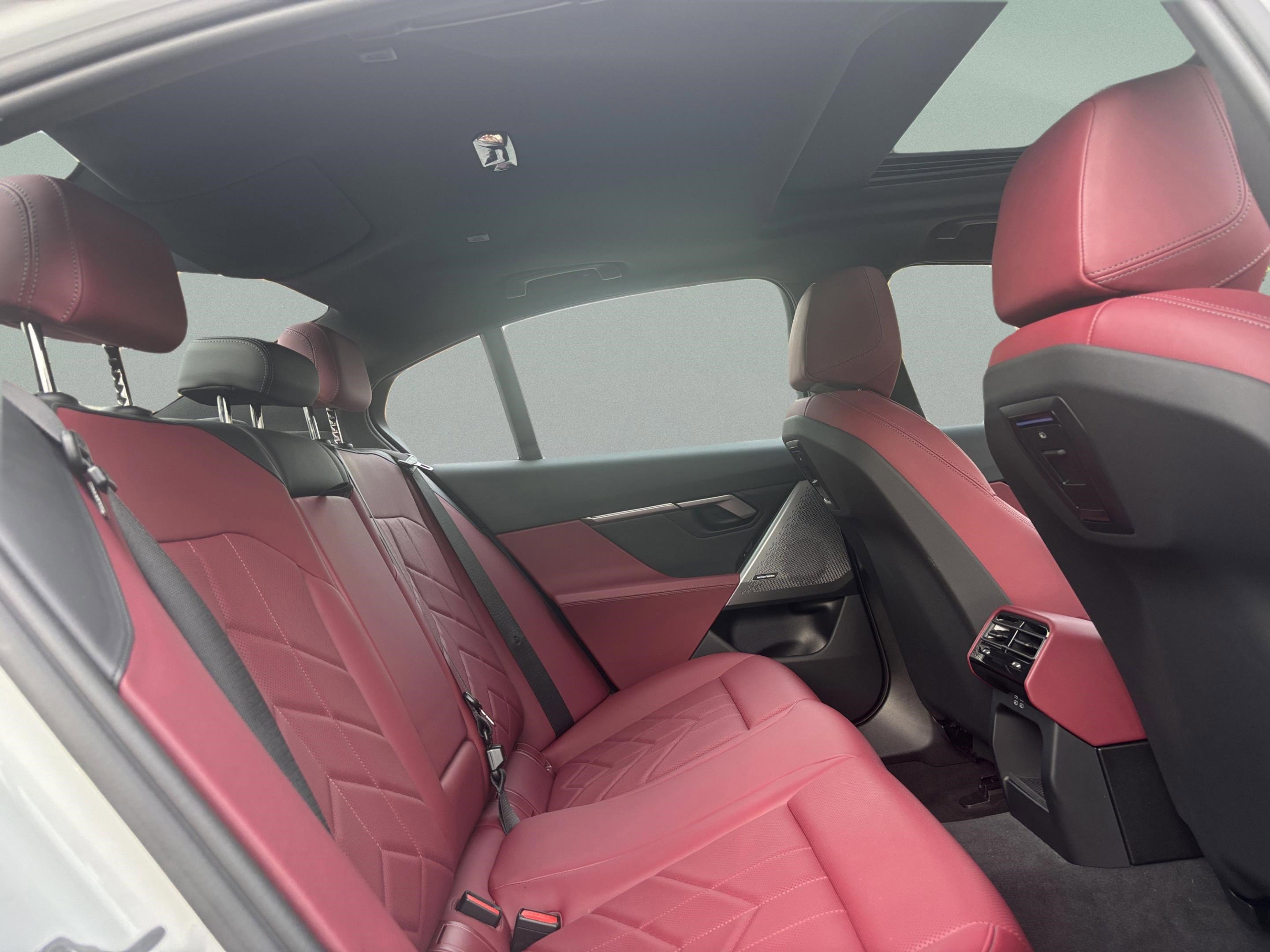 Used 2025 BMW 540i xDrive image 32