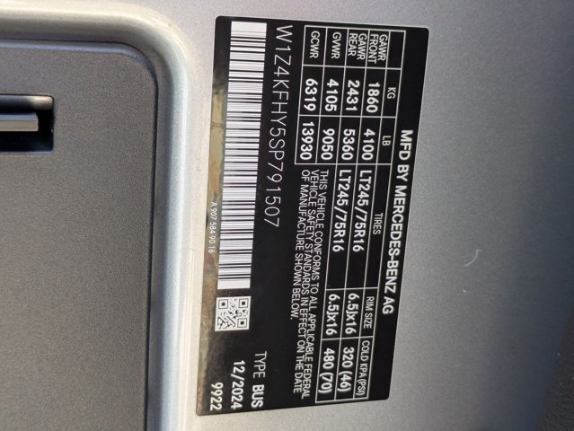Used 2025 Mercedes-Benz Sprinter 2500 image 25