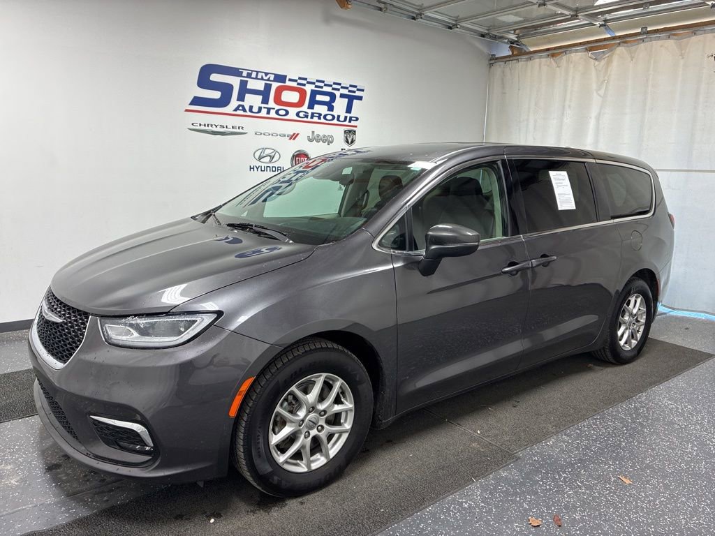 Used 2023 Chrysler Pacifica Touring-L