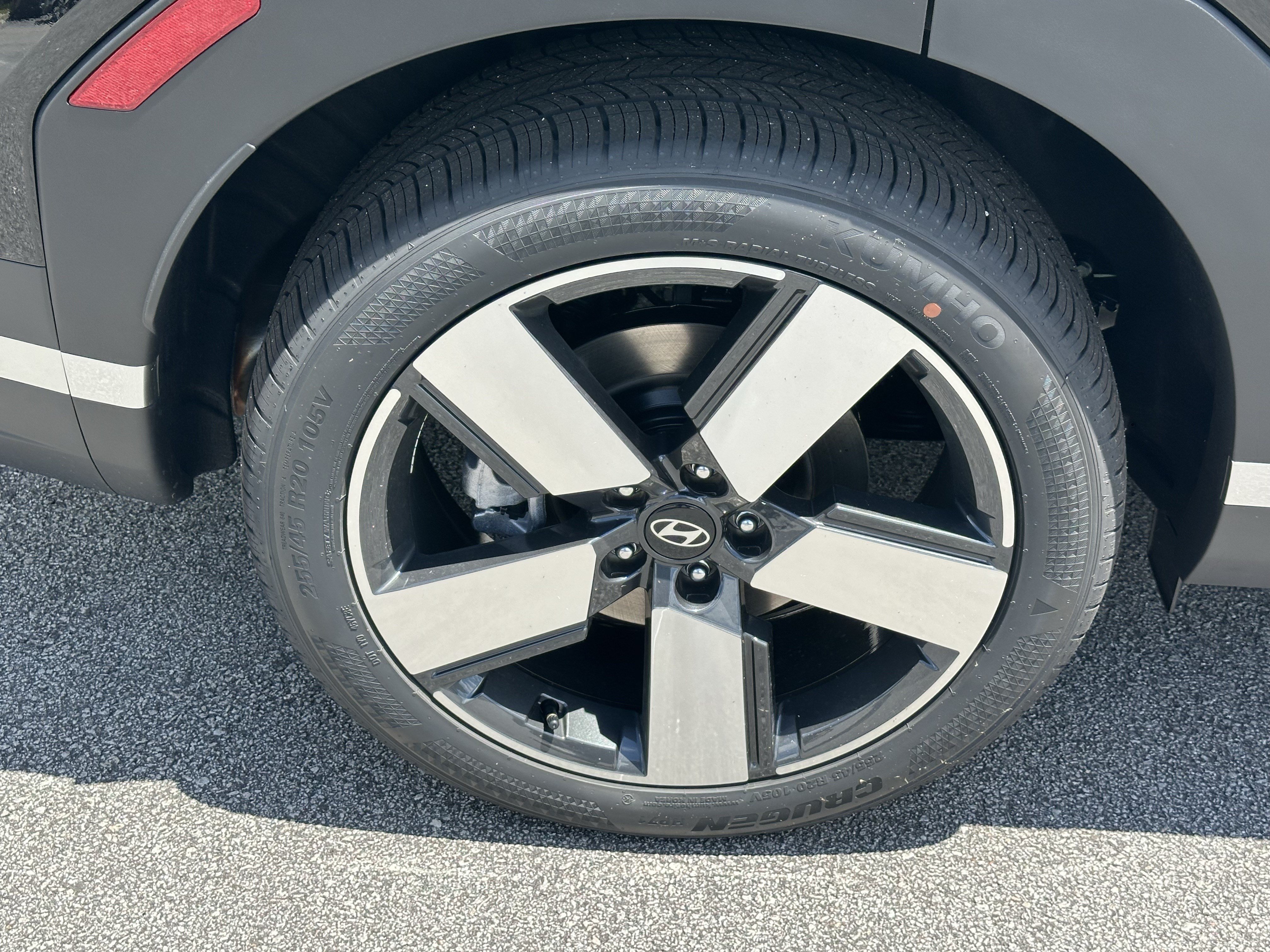 New 2026 Hyundai Santa Fe Limited w/ Tow & Go Package FWD image 18