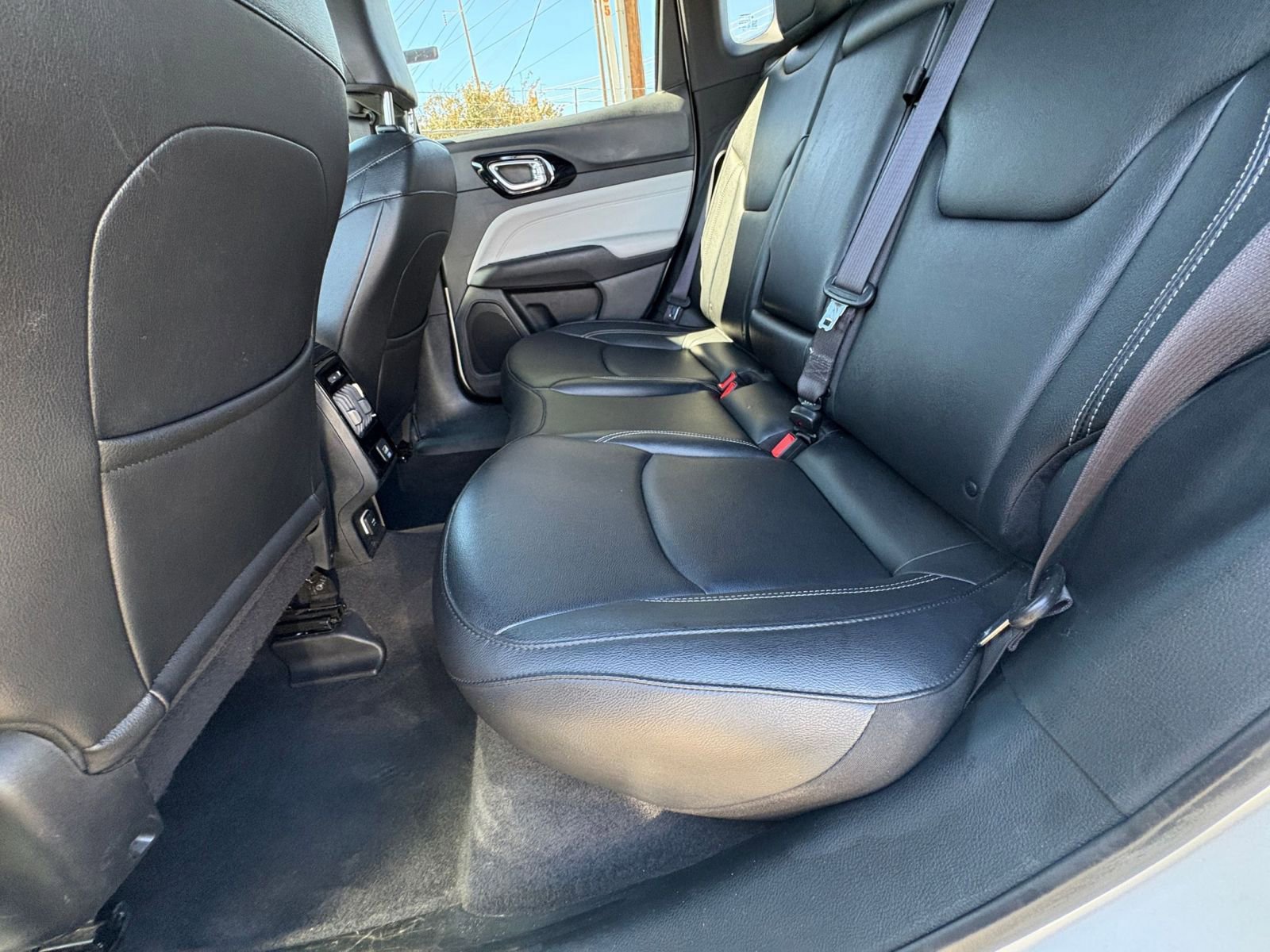 Used 2025 Jeep Compass Limited AWD/4WD image 27