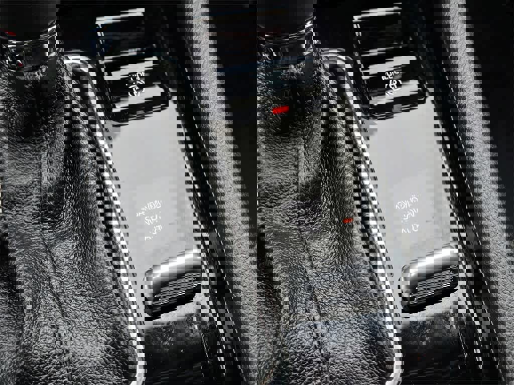 Used 2024 Jeep Compass Limited image 18