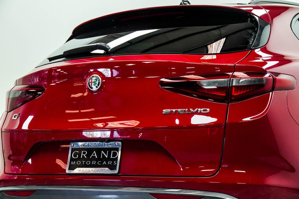 Used 2023 Alfa Romeo Stelvio Ti image 13