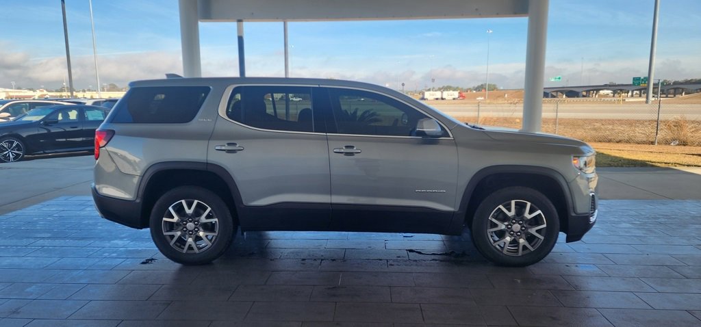 Used 2023 GMC Acadia SLE image 5