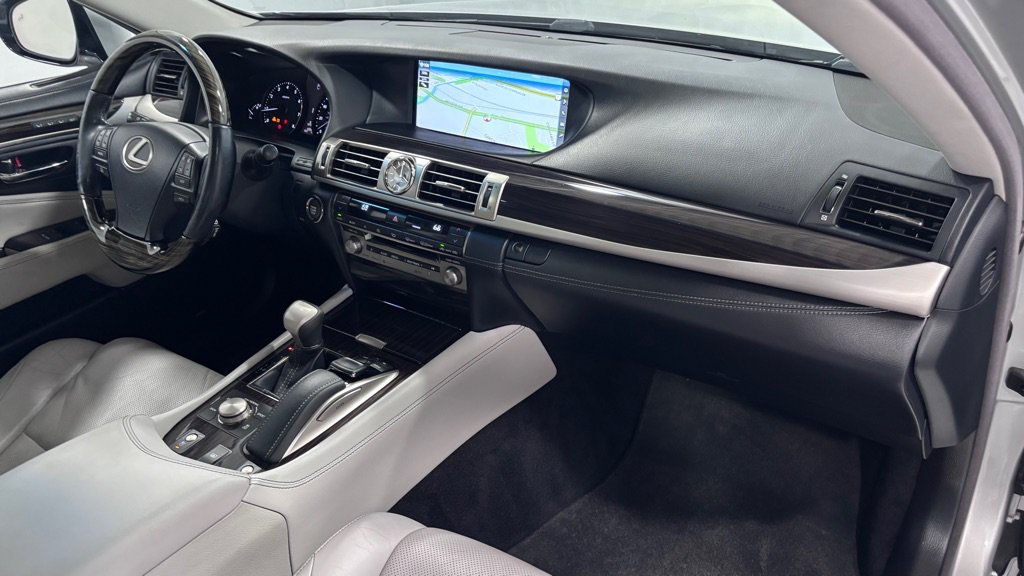Used 2017 Lexus LS 460 w/ Comfort Package RWD image 18