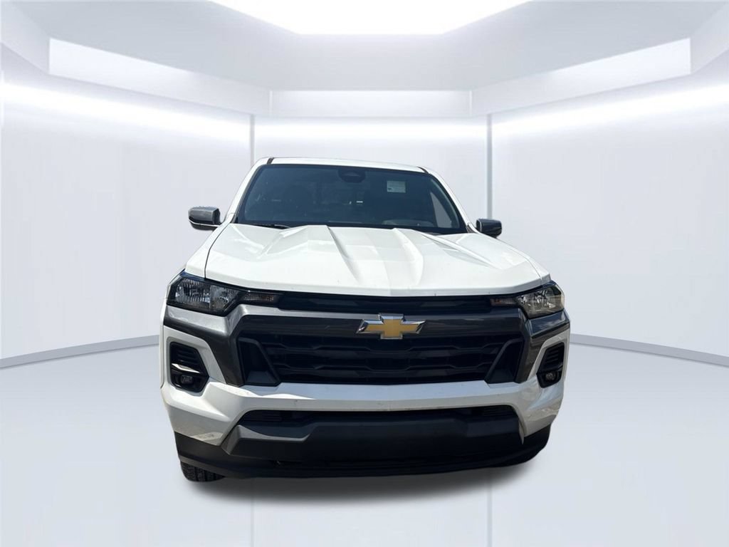 Used 2023 Chevrolet Colorado LT w/ LT Convenience Package II AWD/4WD image 2
