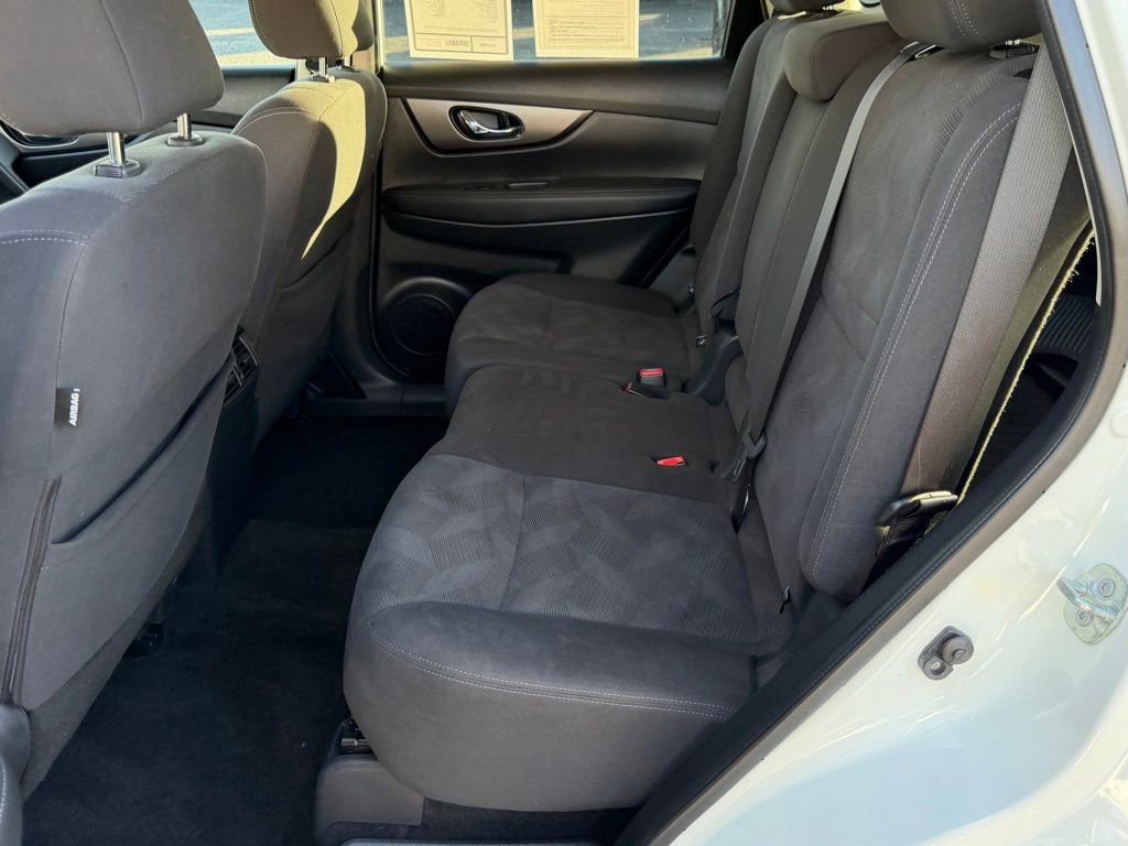 Used 2016 Nissan Rogue SV image 29