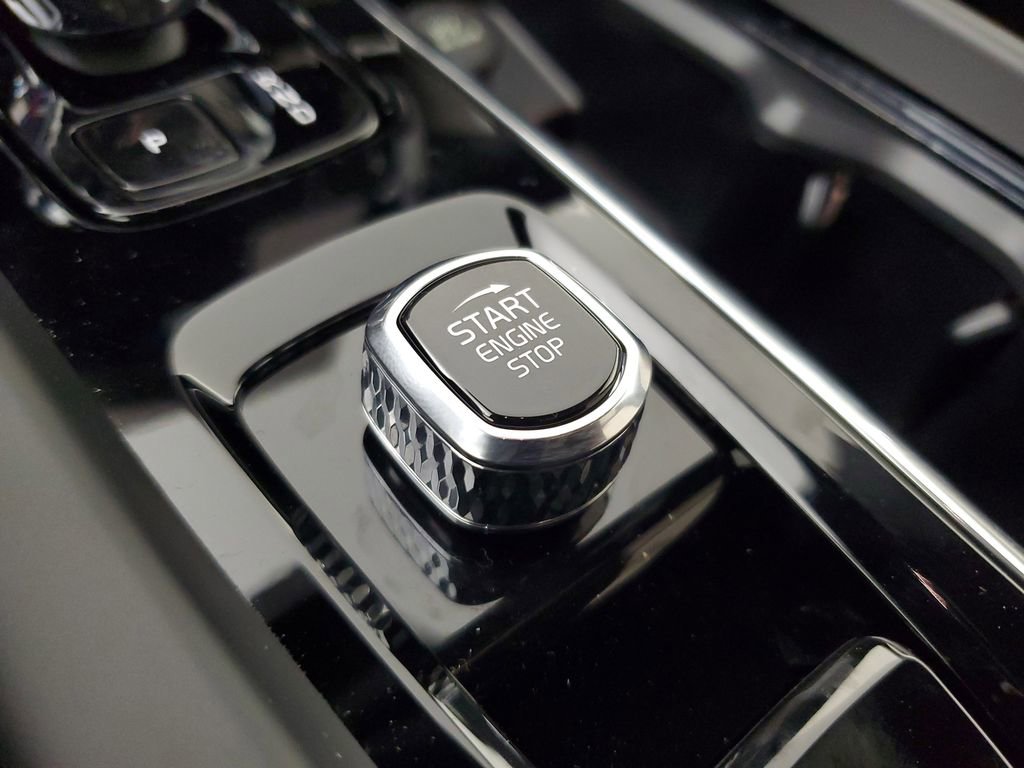 New 2026 Volvo XC60 T8 Plus w/ Protection Package Premier image 33