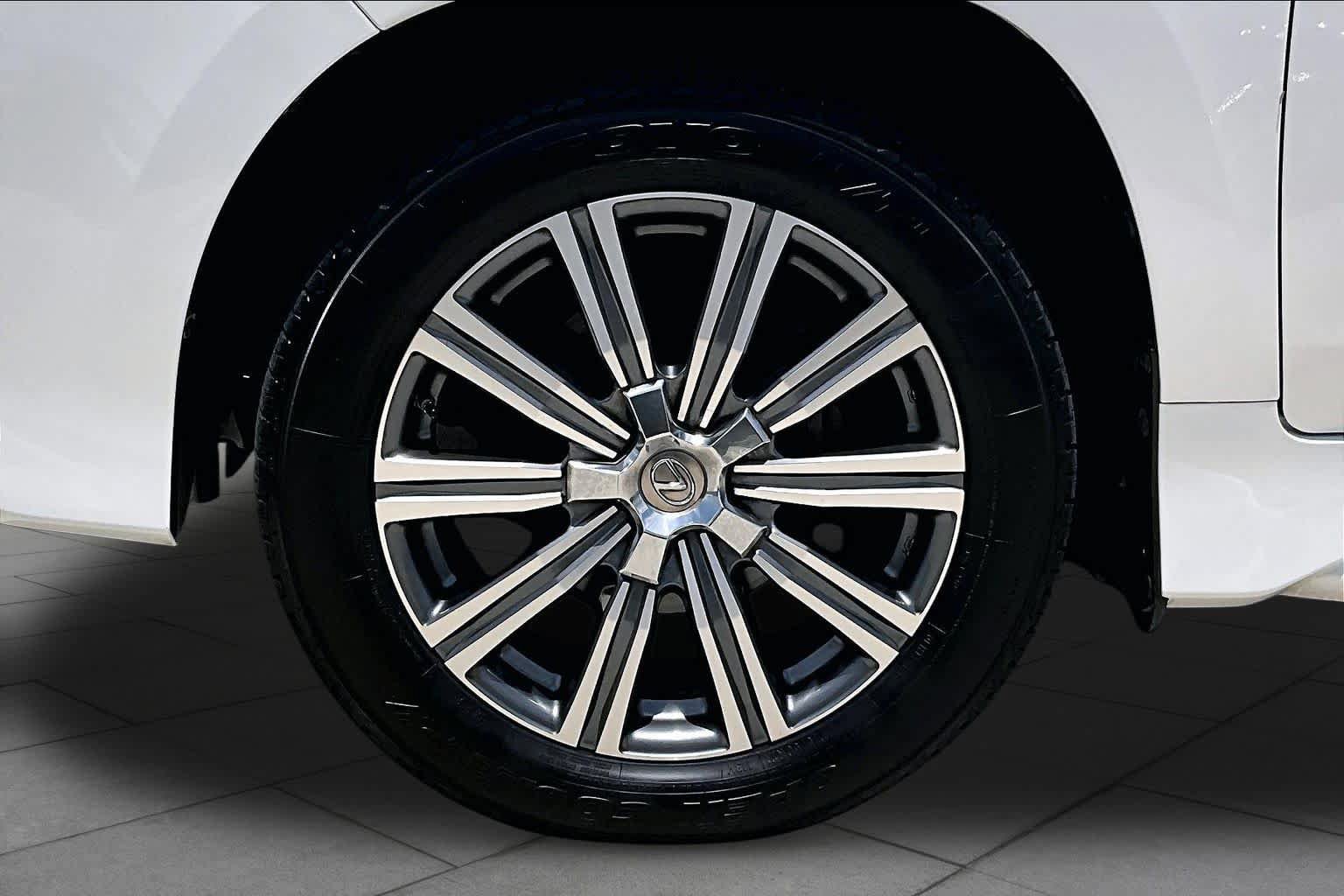 Used 2017 Lexus LX 570 4WD image 10