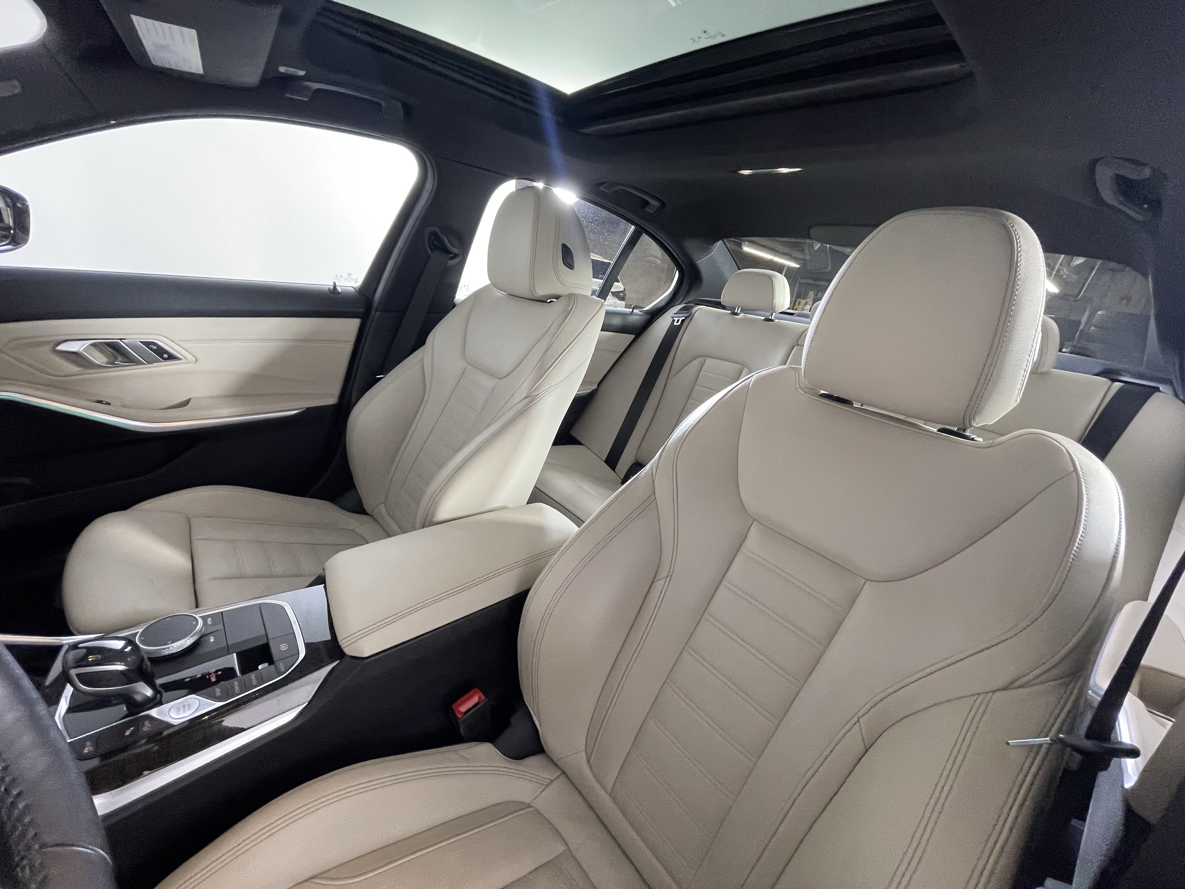 Used 2019 BMW 330i xDrive Sedan w/ Driving Assistance Package image 9