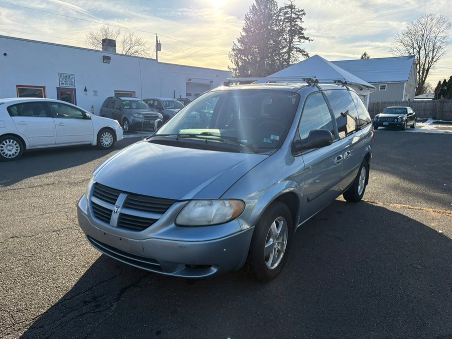 Used 2005 Dodge Caravan SXT image 2