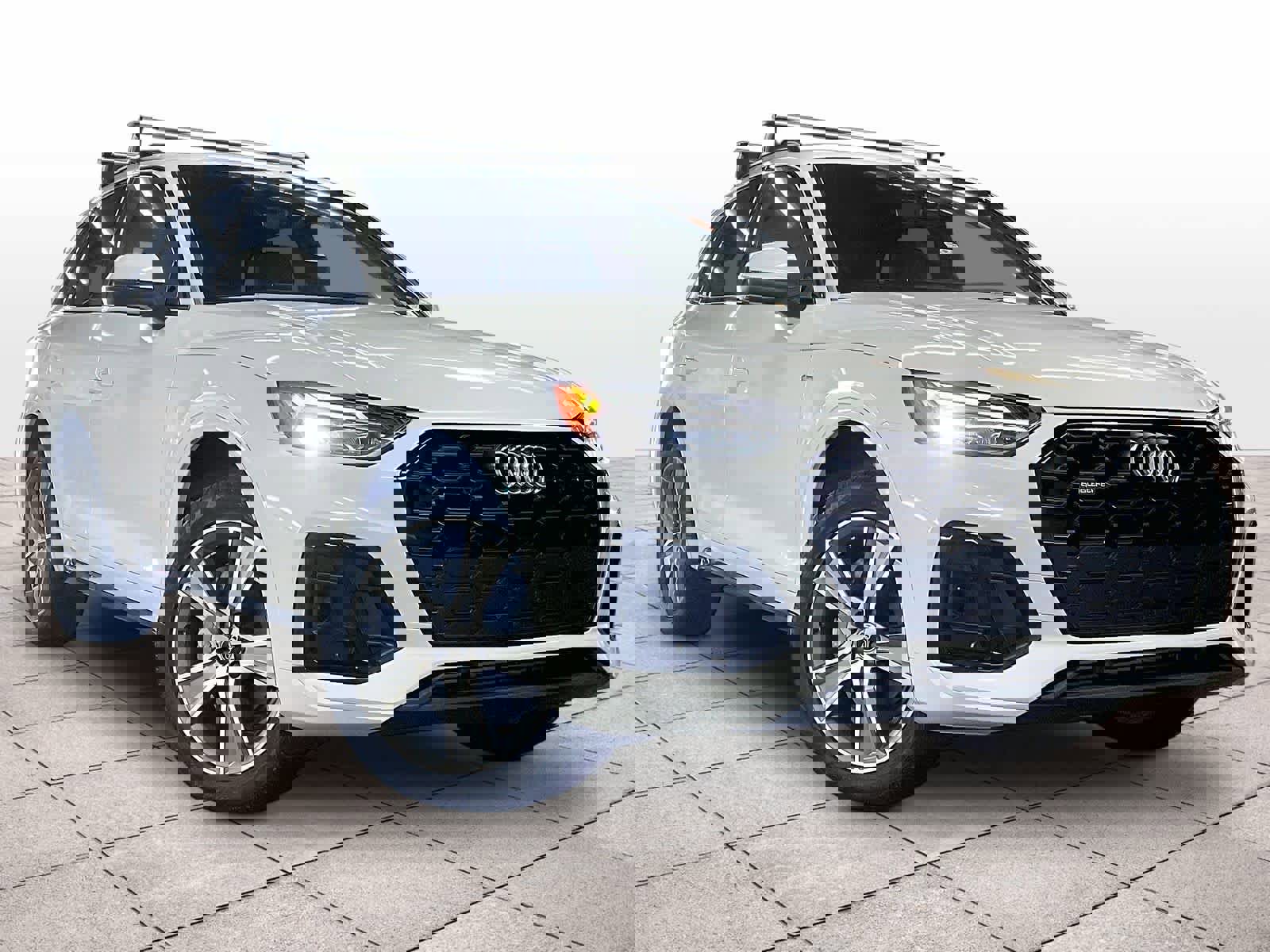 Used 2025 Audi Q5 2.0T Premium w/ Convenience Plus Package image 2