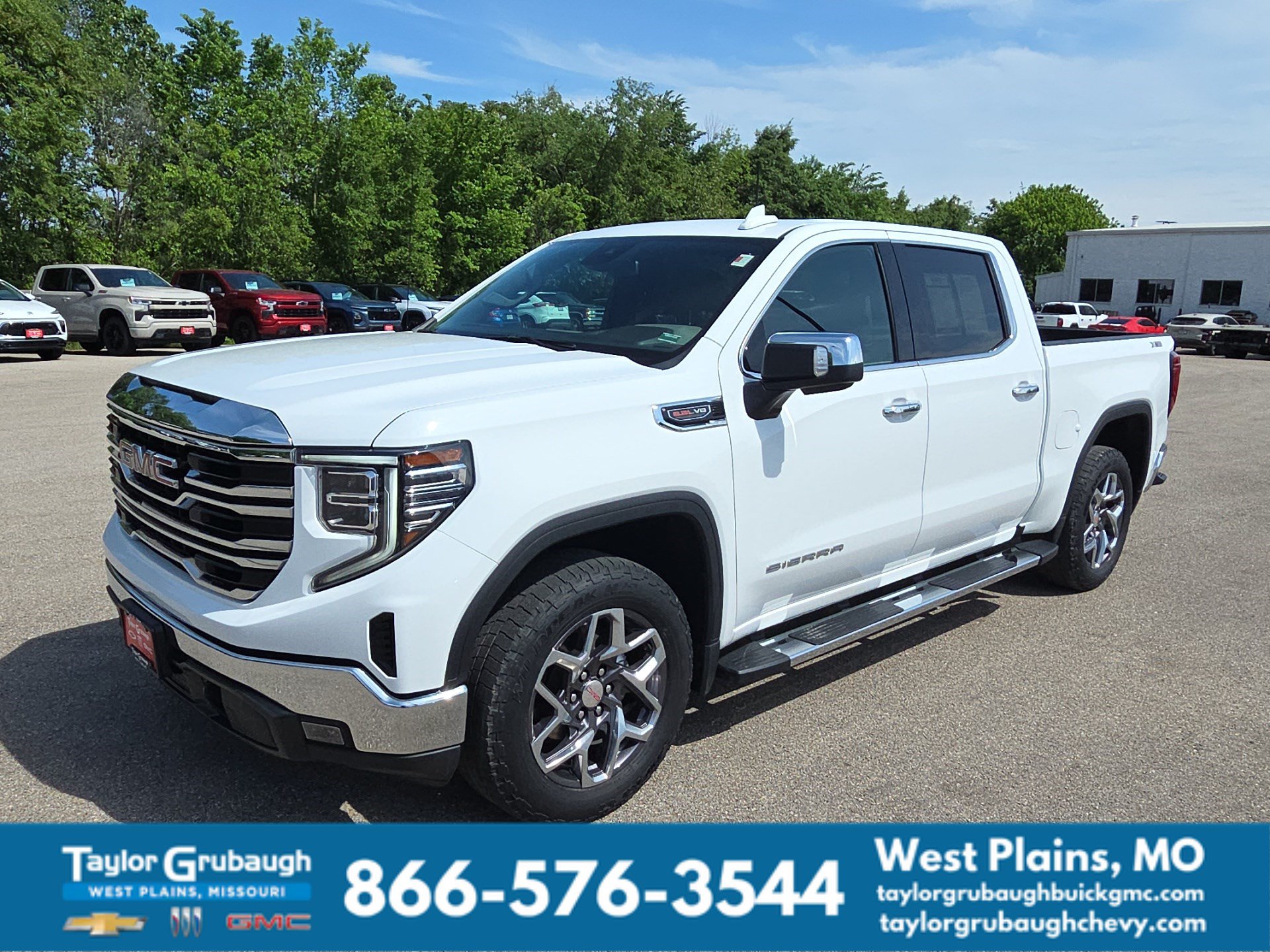Used 2023 GMC Sierra 1500 SLT w/ SLT Premium Package AWD/4WD image 4