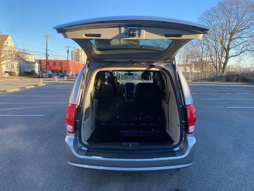 Used 2016 Dodge Grand Caravan SE image 23