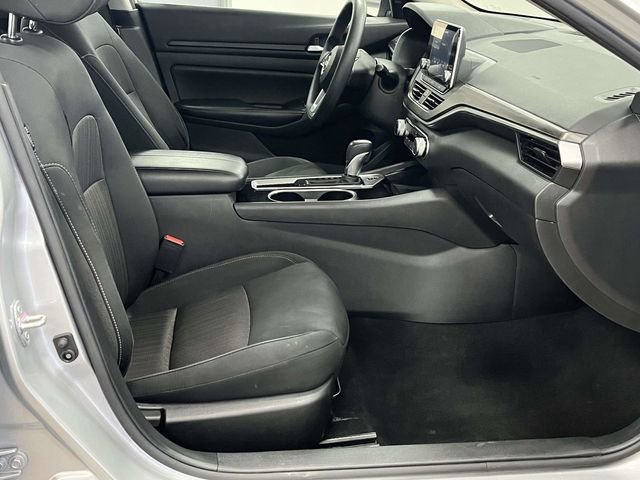 Used 2024 Nissan Altima 2.5 SV FWD image 23