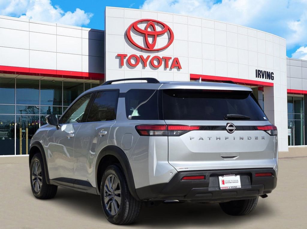 Used 2025 Nissan Pathfinder SV image 3