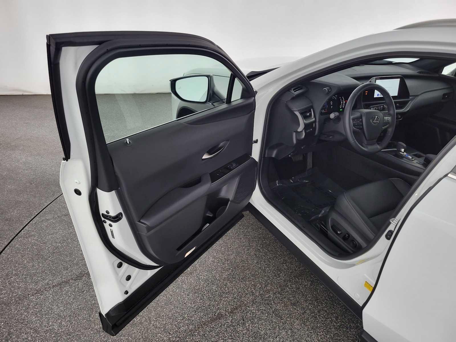 Certified 2026 Lexus UX 300h FWD image 19