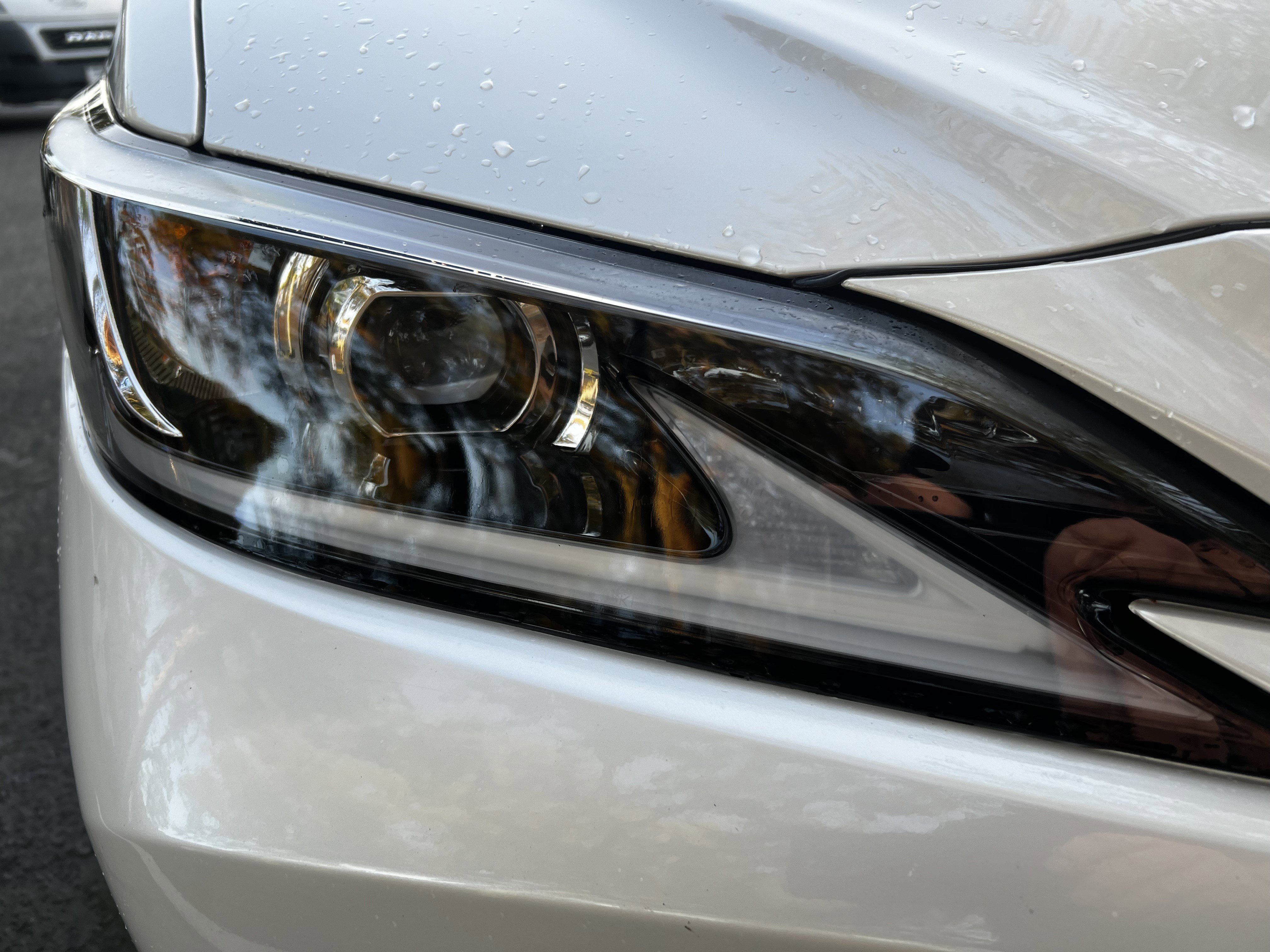 Used 2025 Lexus ES 300h w/ Premium Package image 12