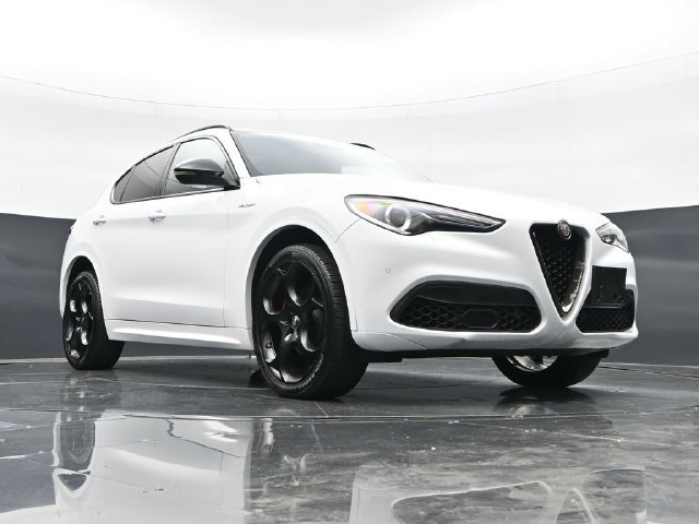 Used 2022 Alfa Romeo Stelvio Veloce AWD/4WD image 48