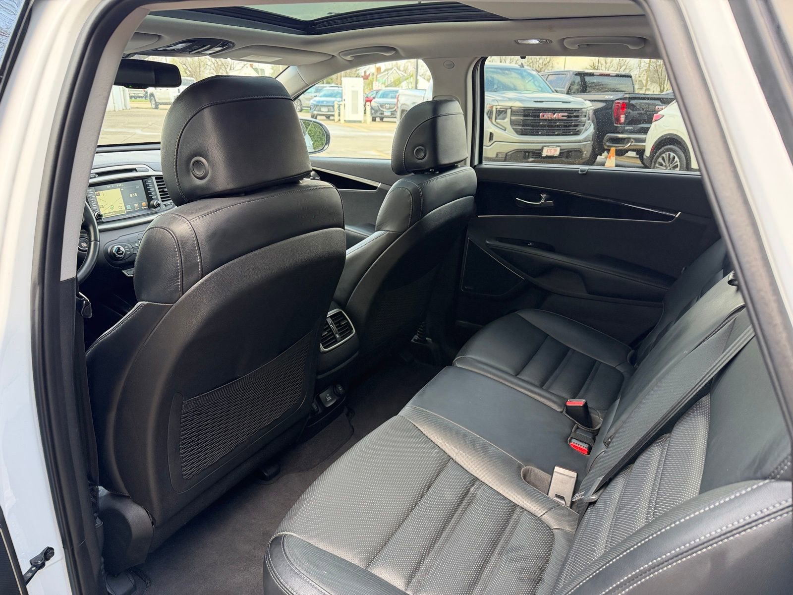 Used 2017 Kia Sorento SX image 24