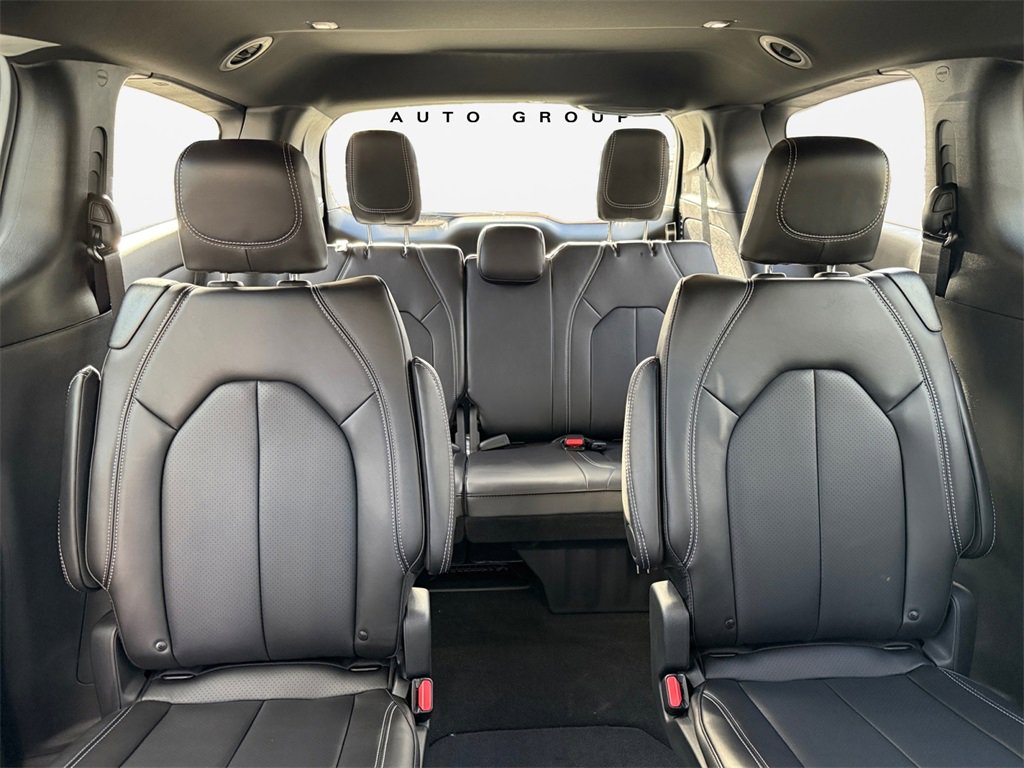 New 2026 Chrysler Pacifica Select image 16