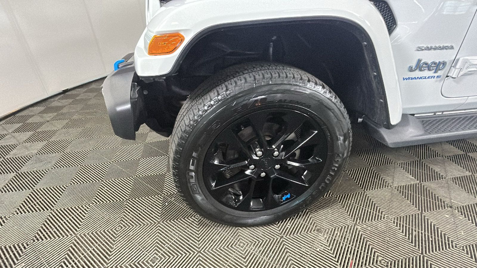 Used 2023 Jeep Wrangler Unlimited Sahara w/ Cold Weather Group AWD/4WD image 10
