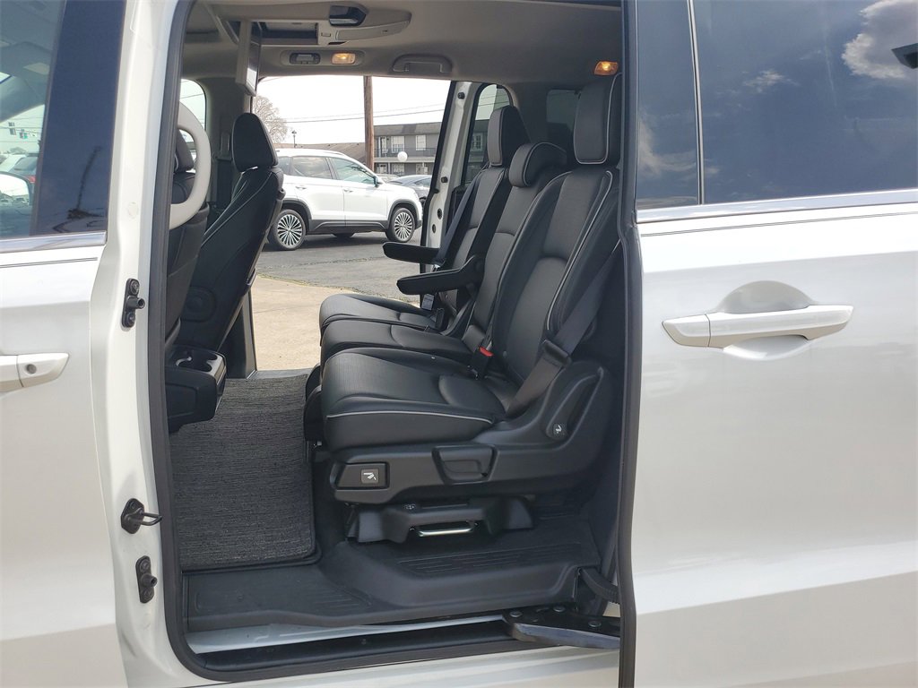 Used 2025 Honda Odyssey Elite image 6