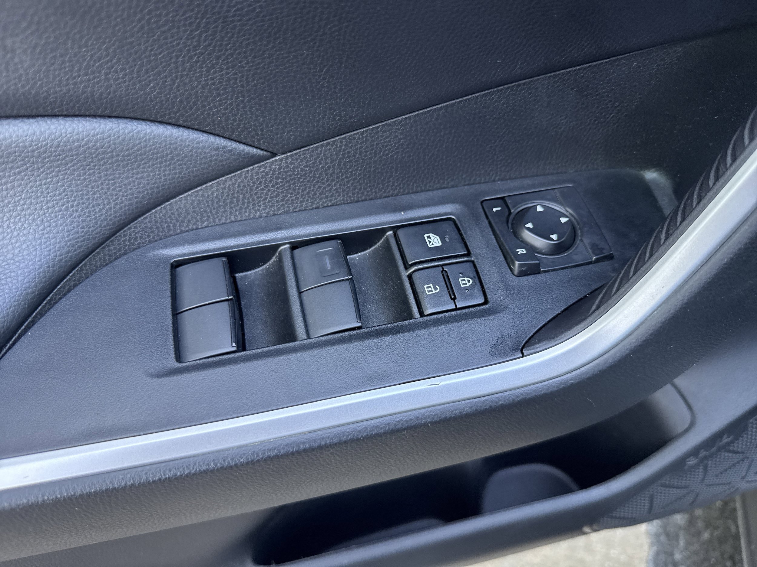 Used 2024 Toyota RAV4 LE AWD/4WD image 7