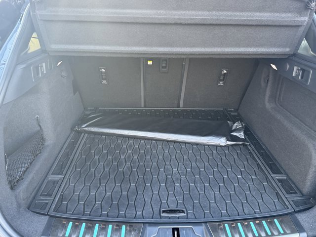 Used 2022 Jaguar F-PACE SVR image 33