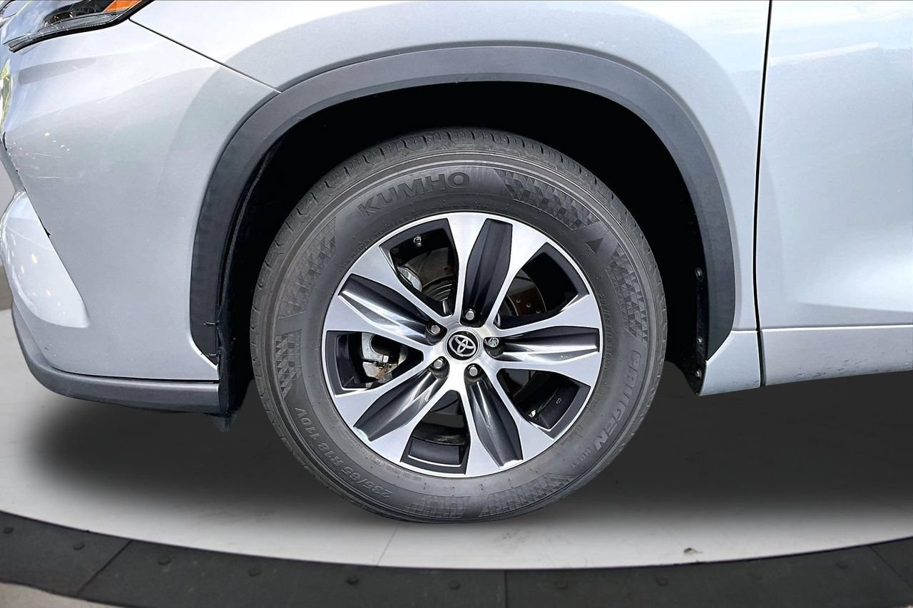 Used 2021 Toyota Highlander XLE FWD image 33