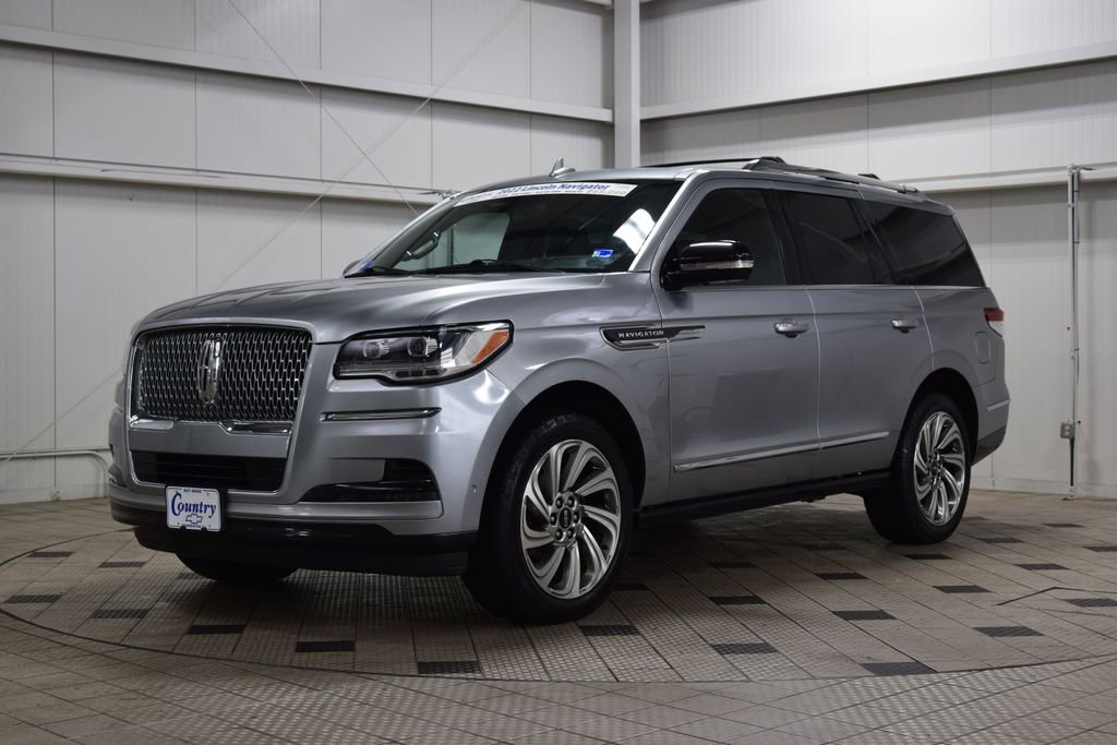 Used 2022 Lincoln Navigator Reserve AWD/4WD image 3