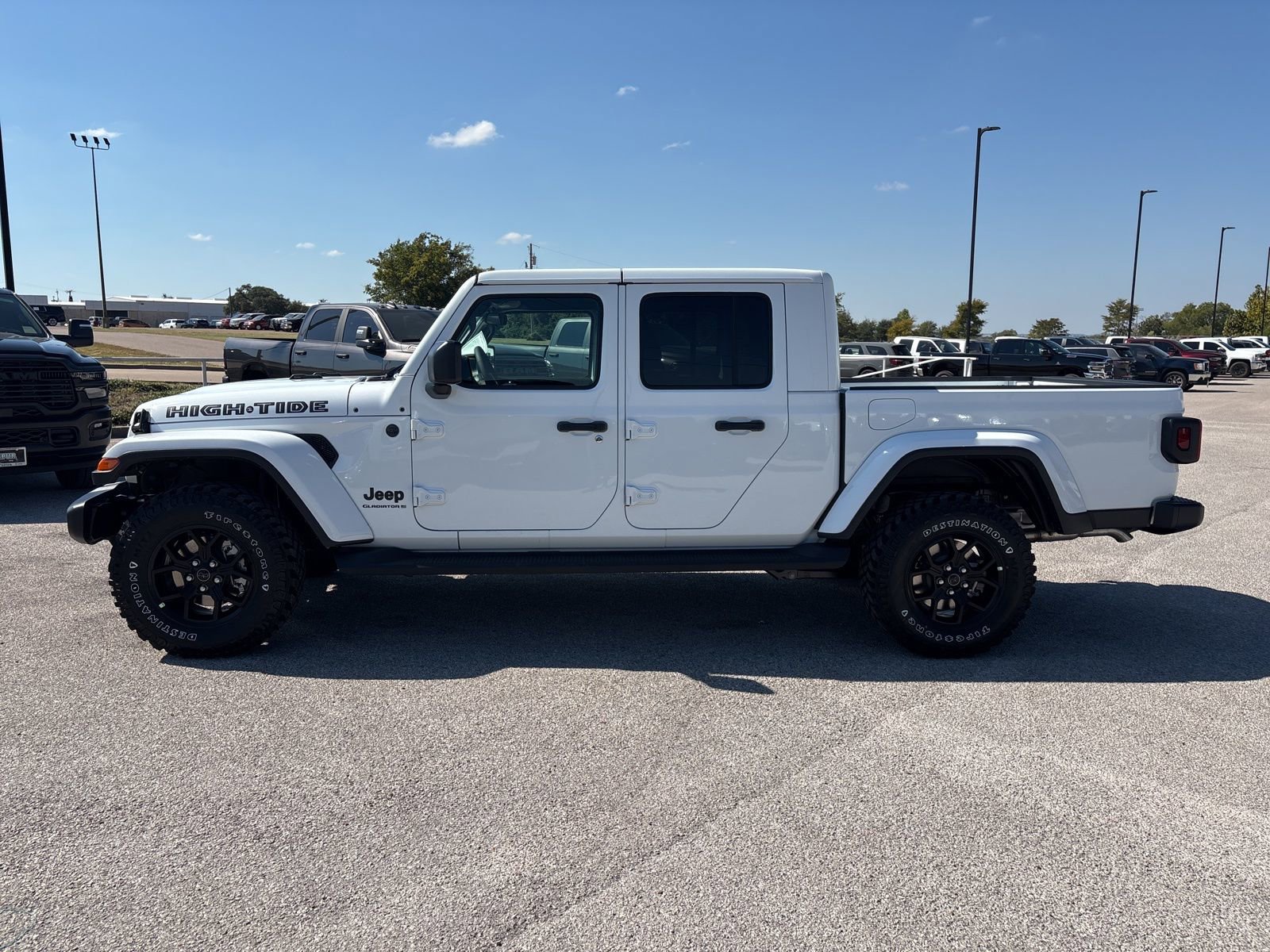 New 2025 Jeep Gladiator Sport image 2