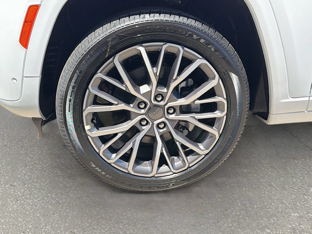 New 2026 Jeep Grand Cherokee L Summit AWD/4WD image 45