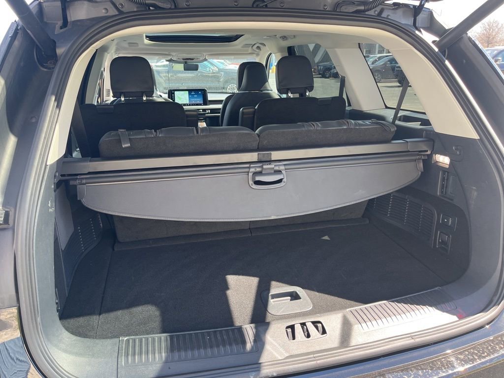 Used 2025 Lincoln Aviator Reserve w/ Equipment Group 201A image 16