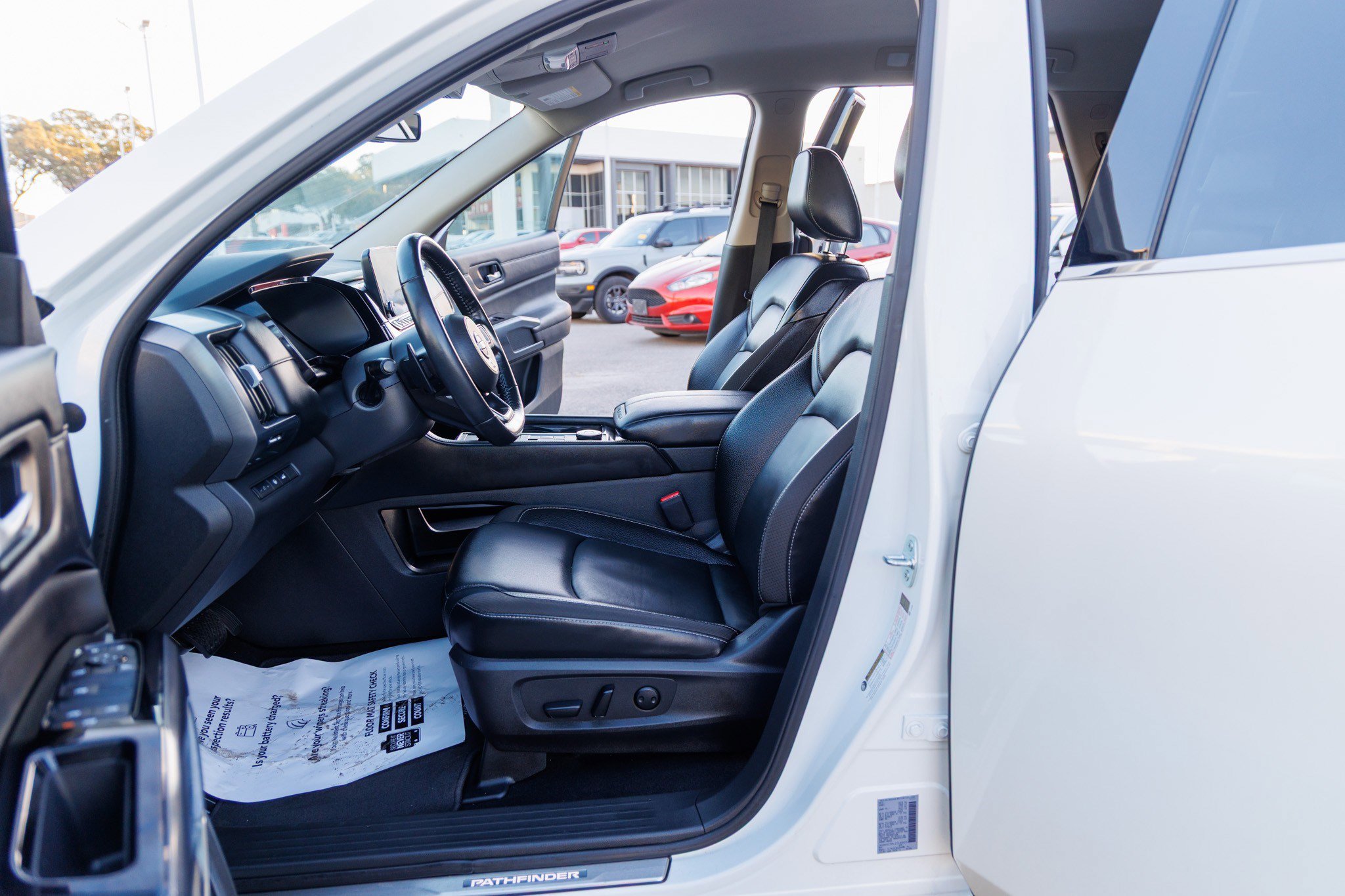 Used 2023 Nissan Pathfinder SL w/ Lighting Package (N92) image 38