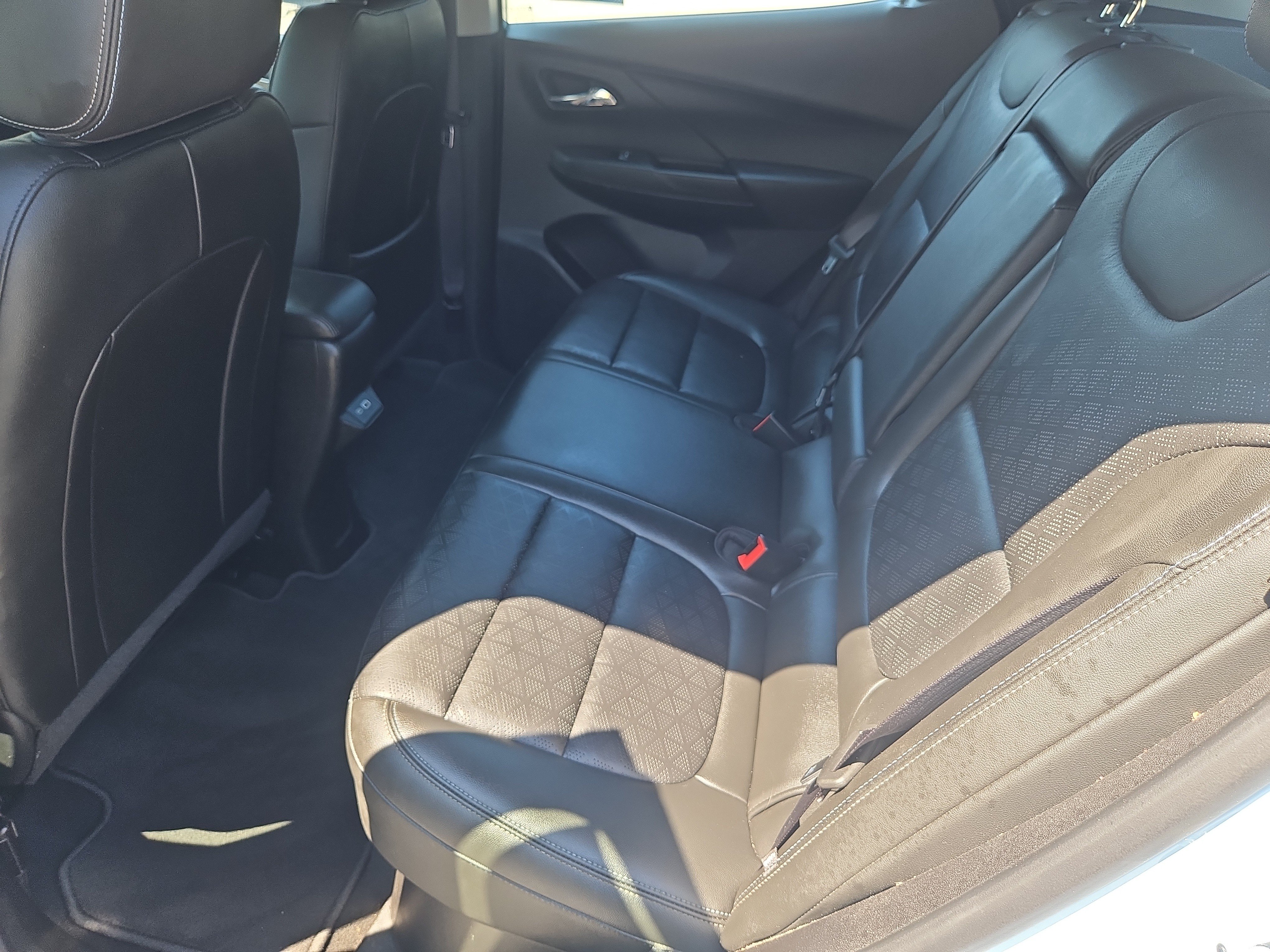 Used 2023 Chevrolet Bolt LT w/ Infotainment Package FWD image 32