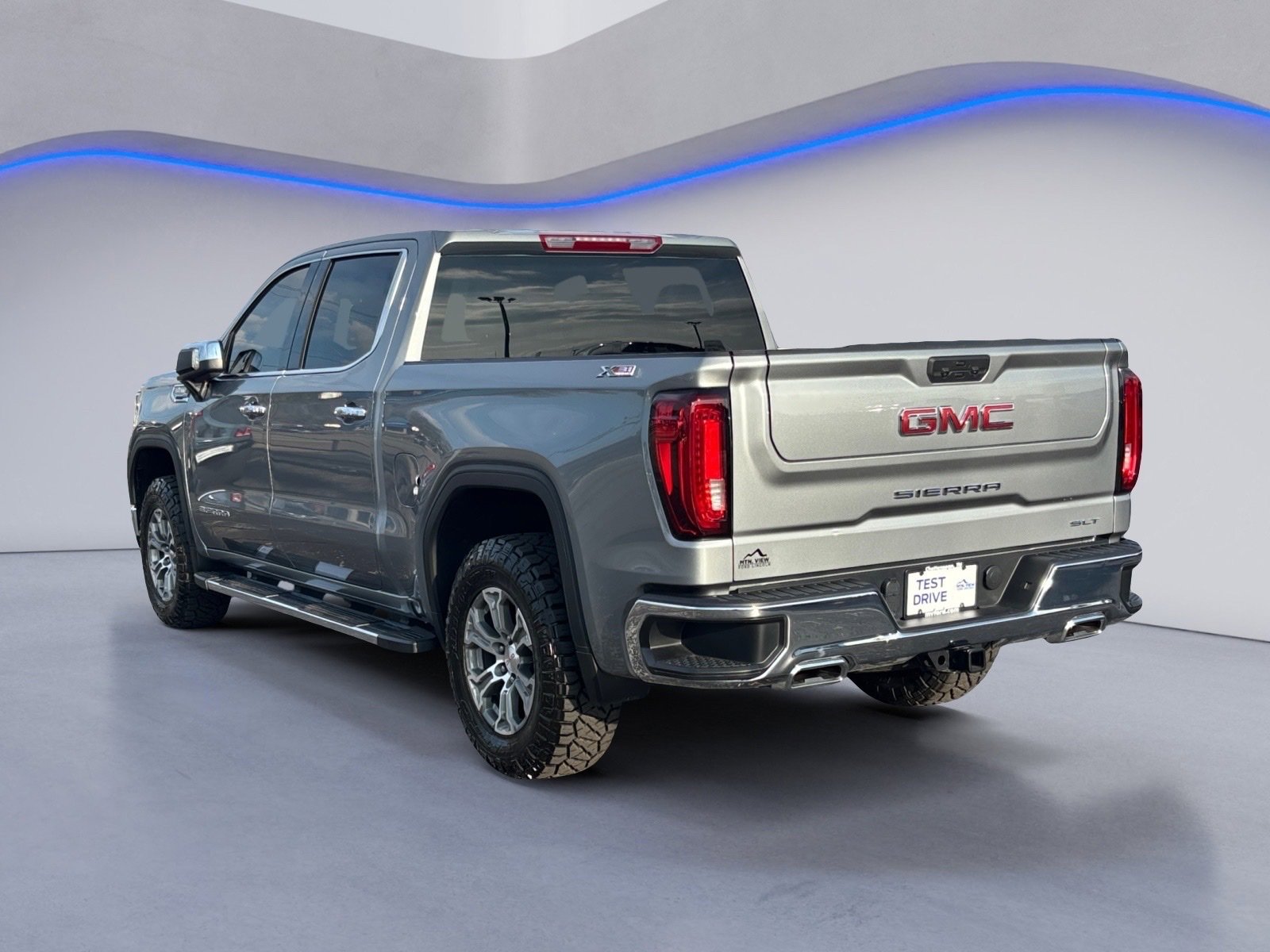 Used 2025 GMC Sierra 1500 SLT w/ X31 Off-Road Package image 11