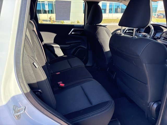 Used 2022 Mitsubishi Outlander ES image 10