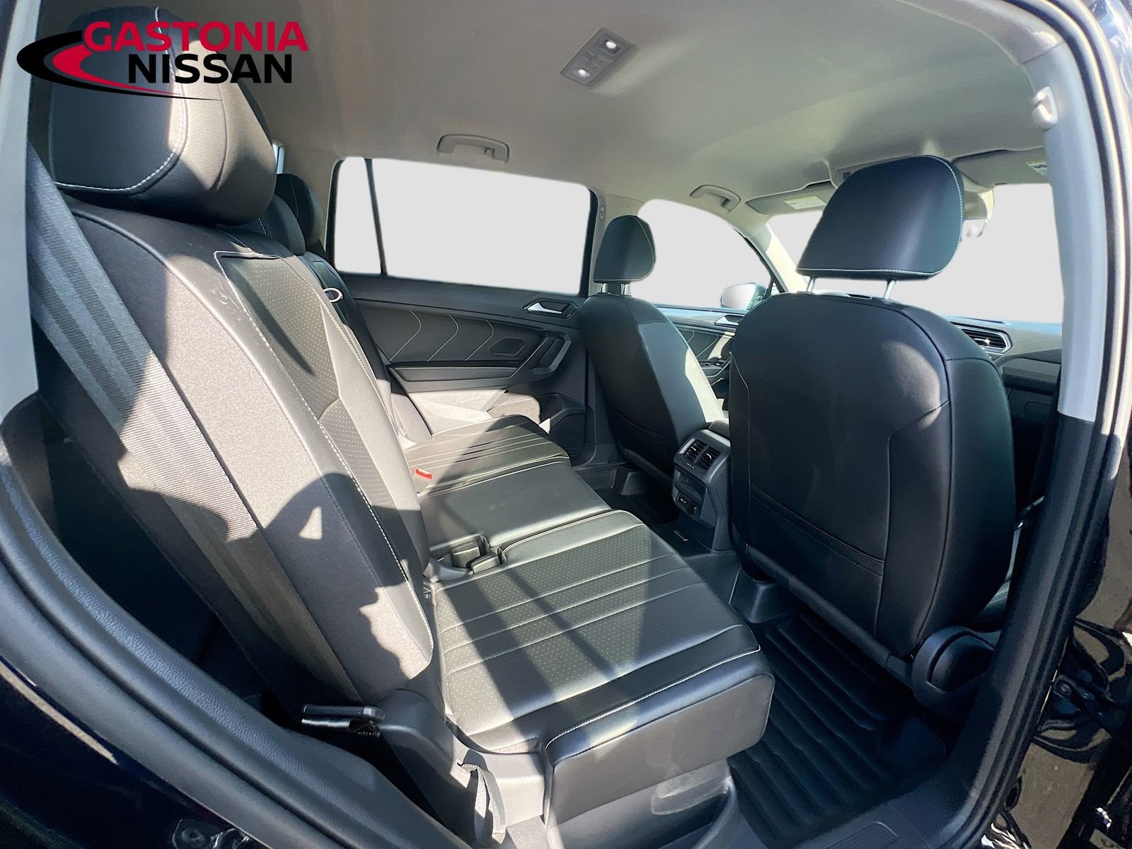 Used 2022 Volkswagen Tiguan SE AWD/4WD image 36