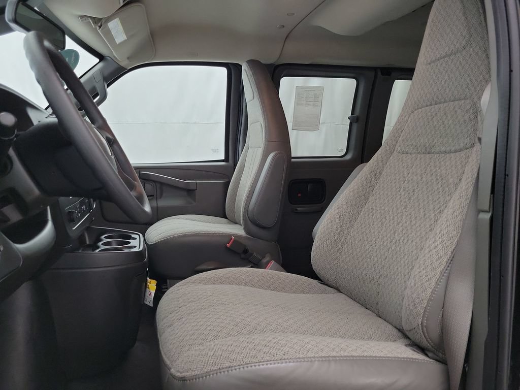 Certified 2025 GMC Savana 2500 LT w/ LT Preferred Equipment Group RWD image 8