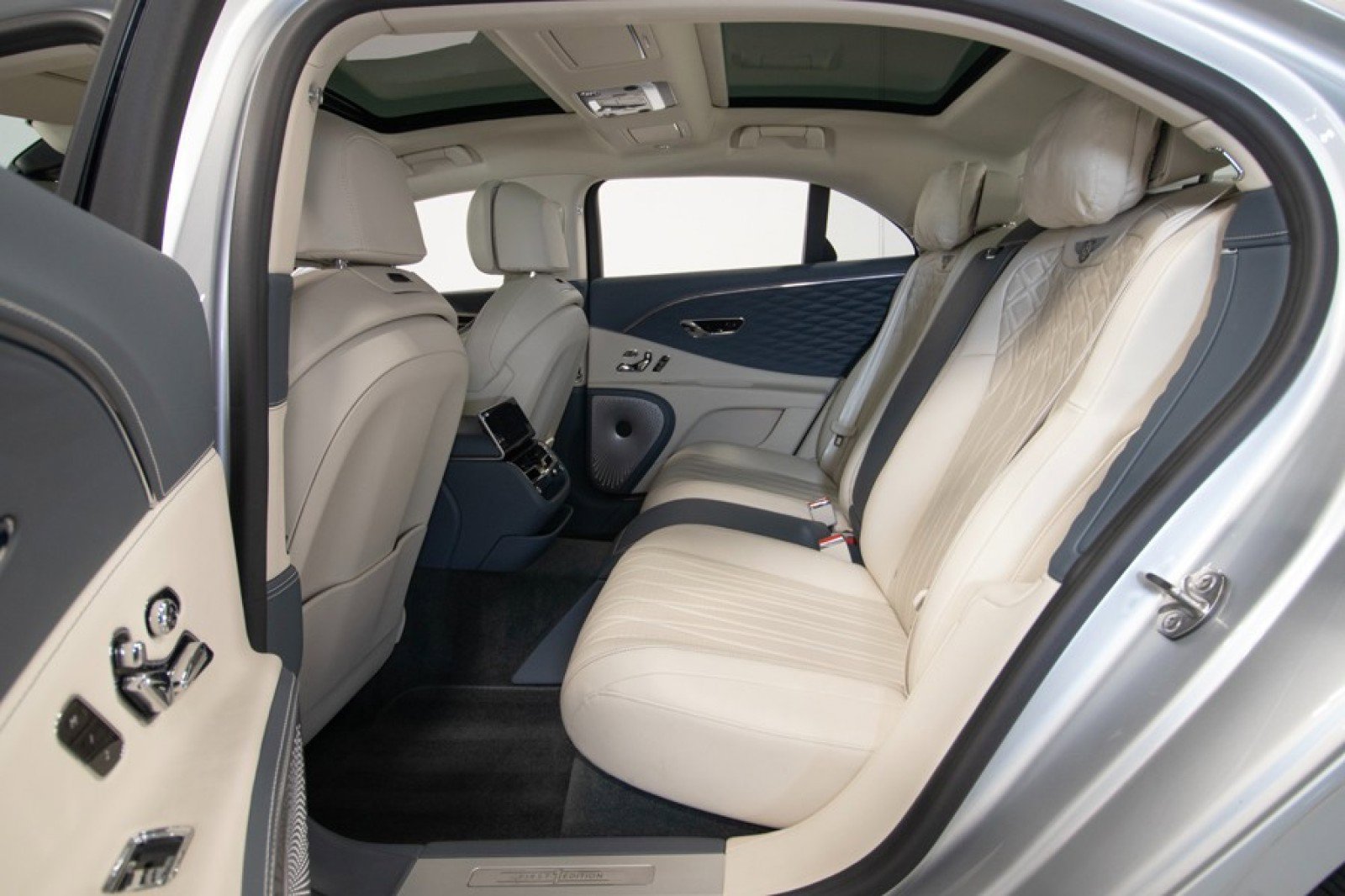 Used 2021 Bentley Flying Spur W12 image 43