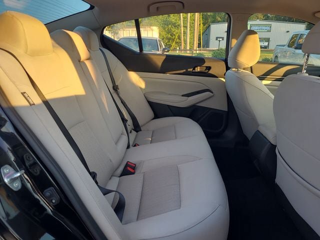 Used 2025 Nissan Altima 2.5 SV FWD image 16