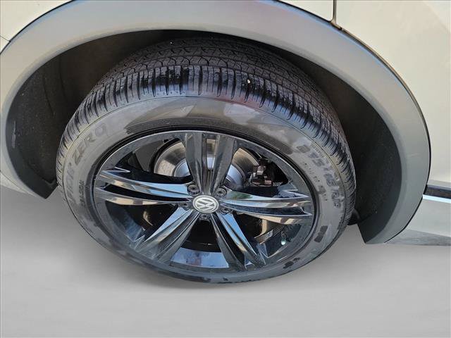 Used 2019 Volkswagen Tiguan SEL Premium R-Line FWD image 11