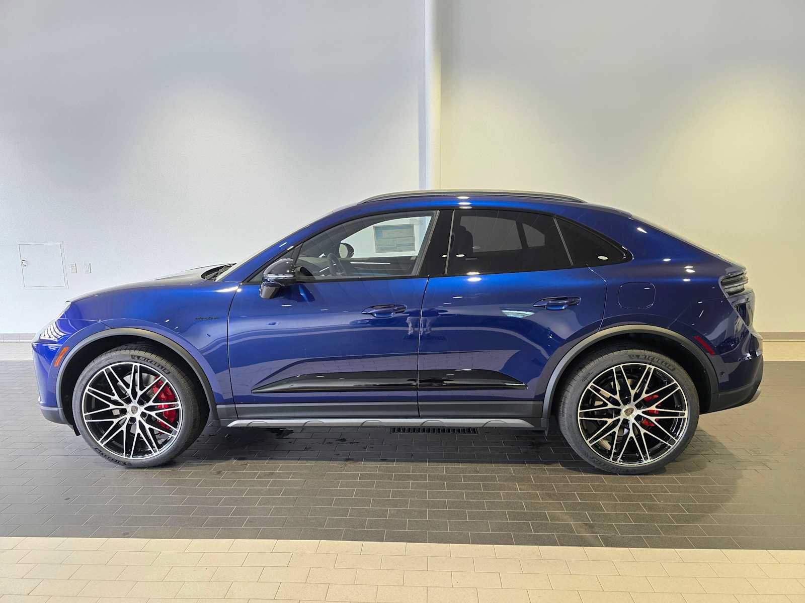 New 2026 Porsche Macan Turbo Electric AWD/4WD image 2